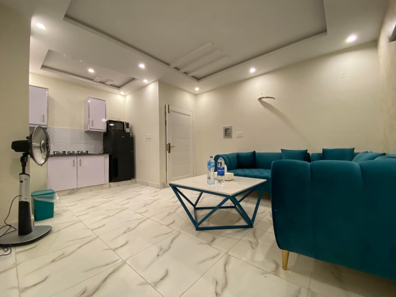 1 Bed Fully Furnished Luxury Apartment Available For Rent in Sector E Bahria Town Lahore