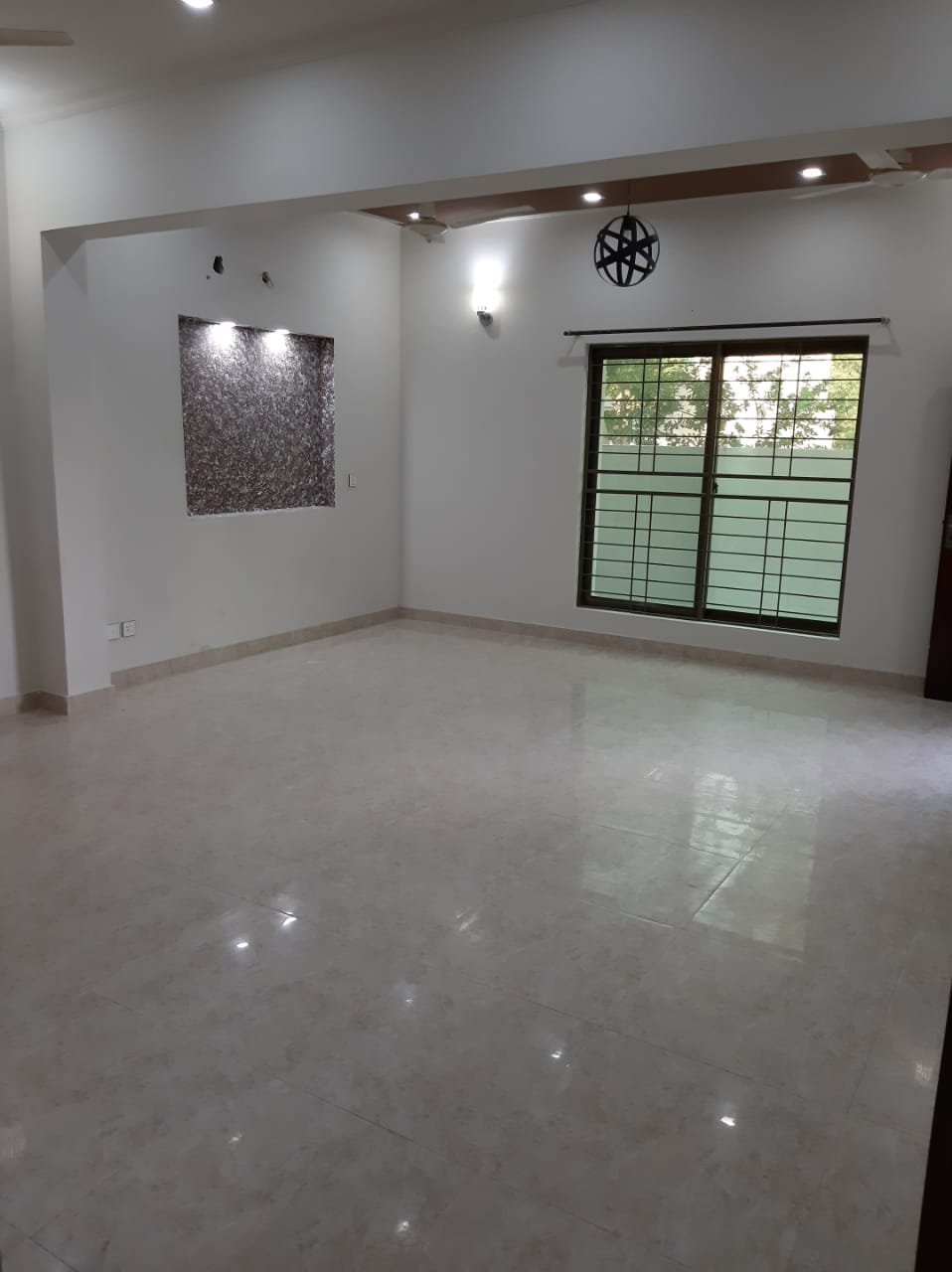 5 Marla Beautiful V. VIP House For RENT in Bahria Town Lahore