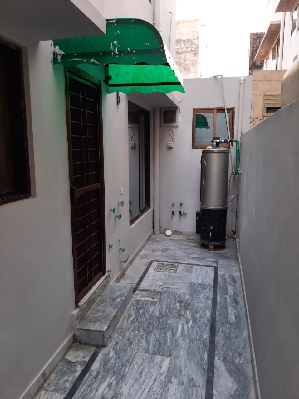 5 Marla Beautiful V. VIP House For RENT in Bahria Town Lahore