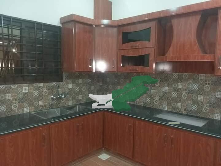 5.5 marla triple story house  for sale in civil hospital road Bahawalpur