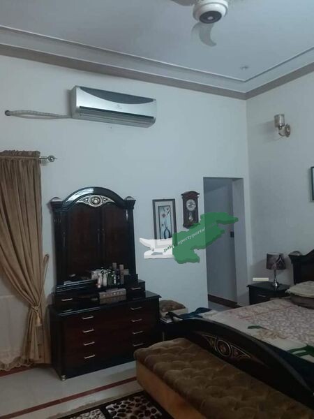 5.5 marla triple story house  for sale in civil hospital road Bahawalpur