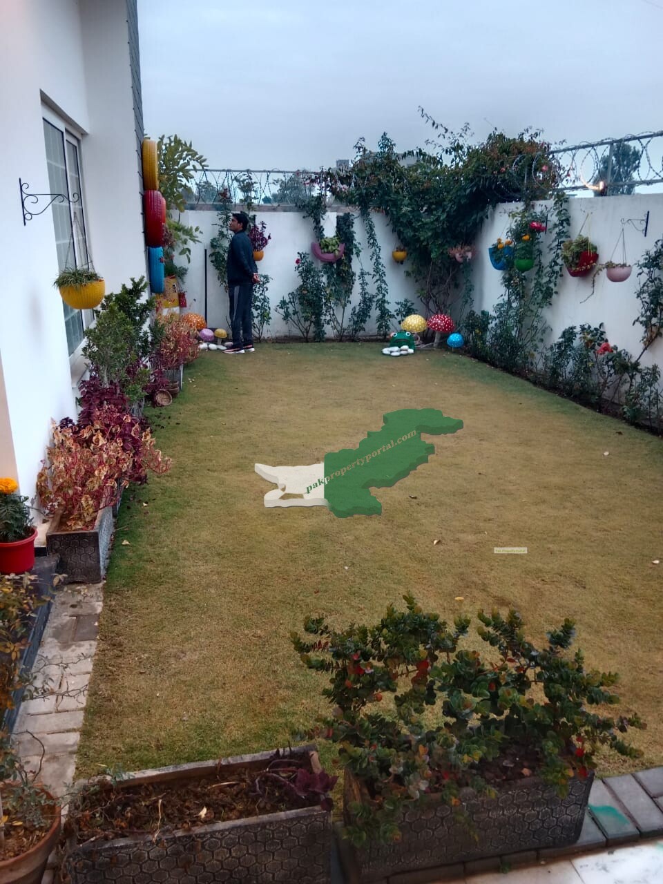 1 kanal luxury house for sale in B-17 multigardens block C Islamabad