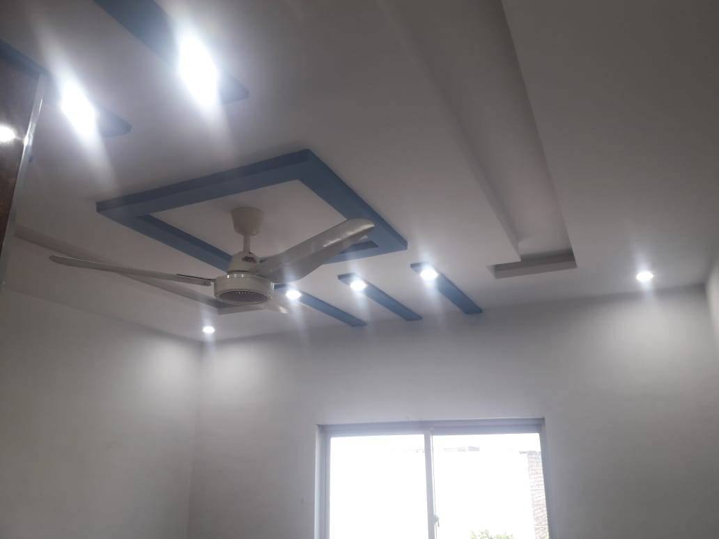 3 Marla commercial plaza triple story for sale in  Hamza town society  main ferozepur road kahna stop Lahore