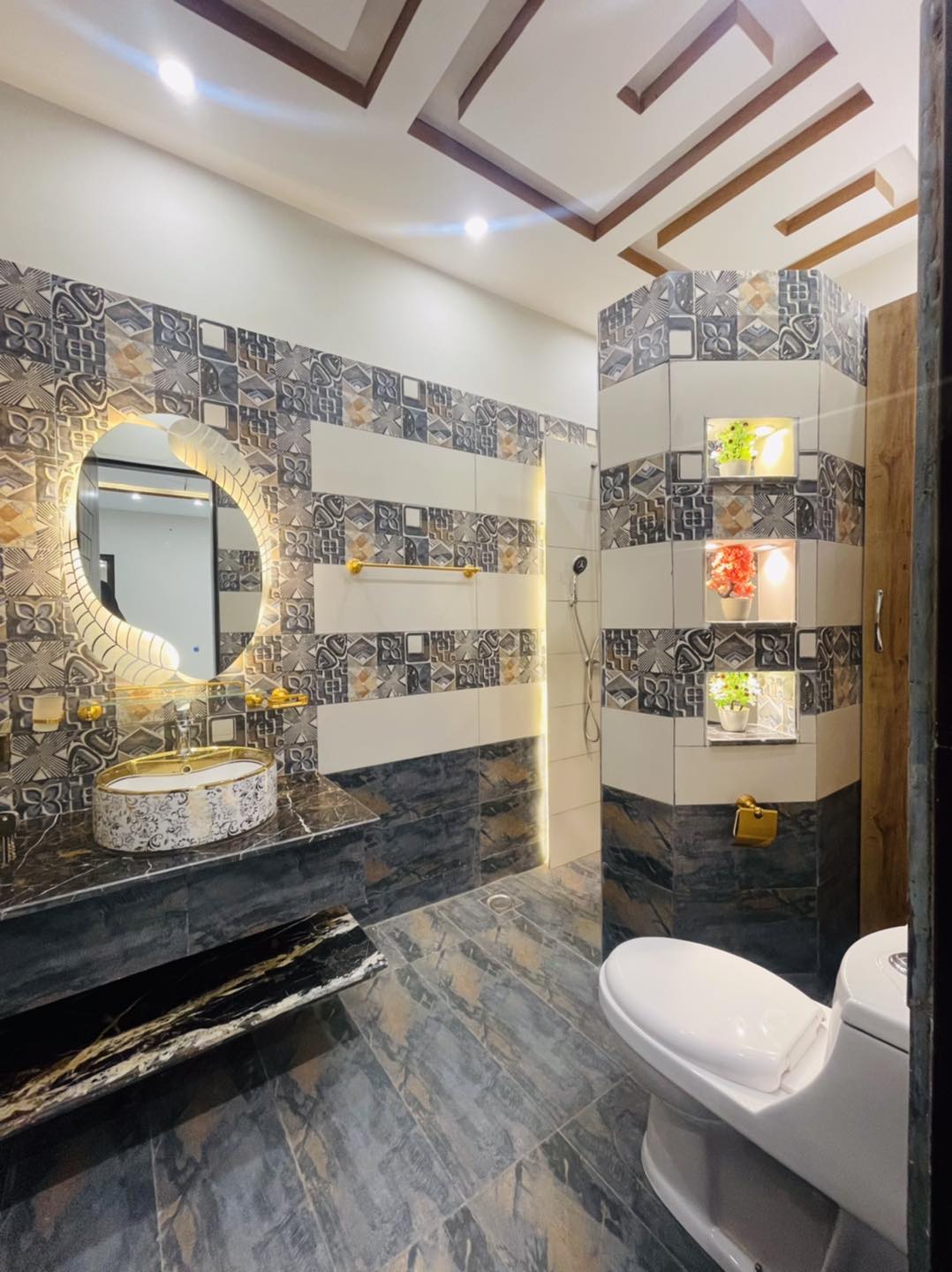 10 Marla House for sale in Canal gardens Cooperatives Housing Society Lahore