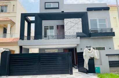 10 Marla Brand New House on Investor Rate For Sale In Sector C Bahria Town Lahore