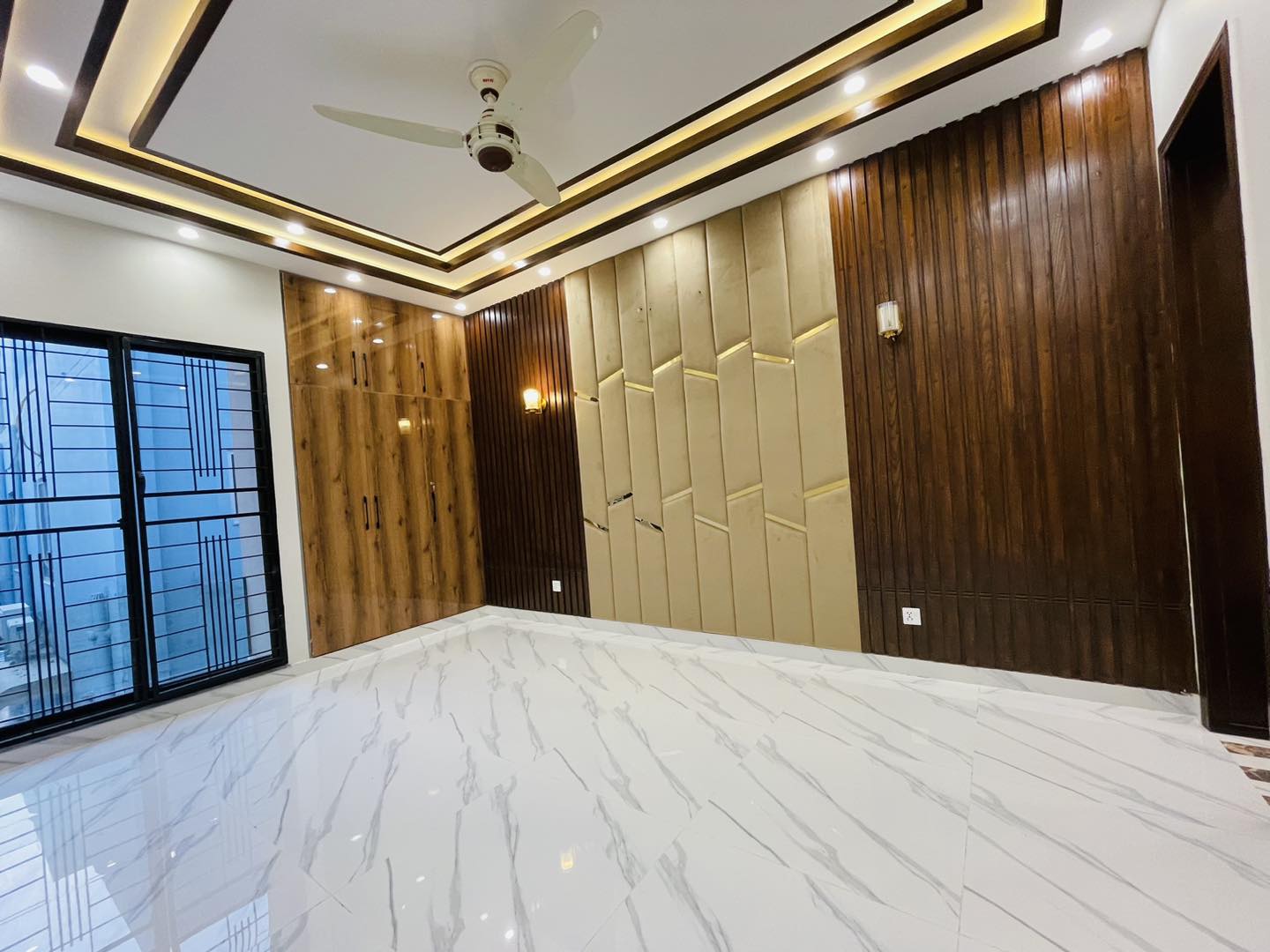 10 Marla Spanish house for sale in Sector C Bahria Town Lahore