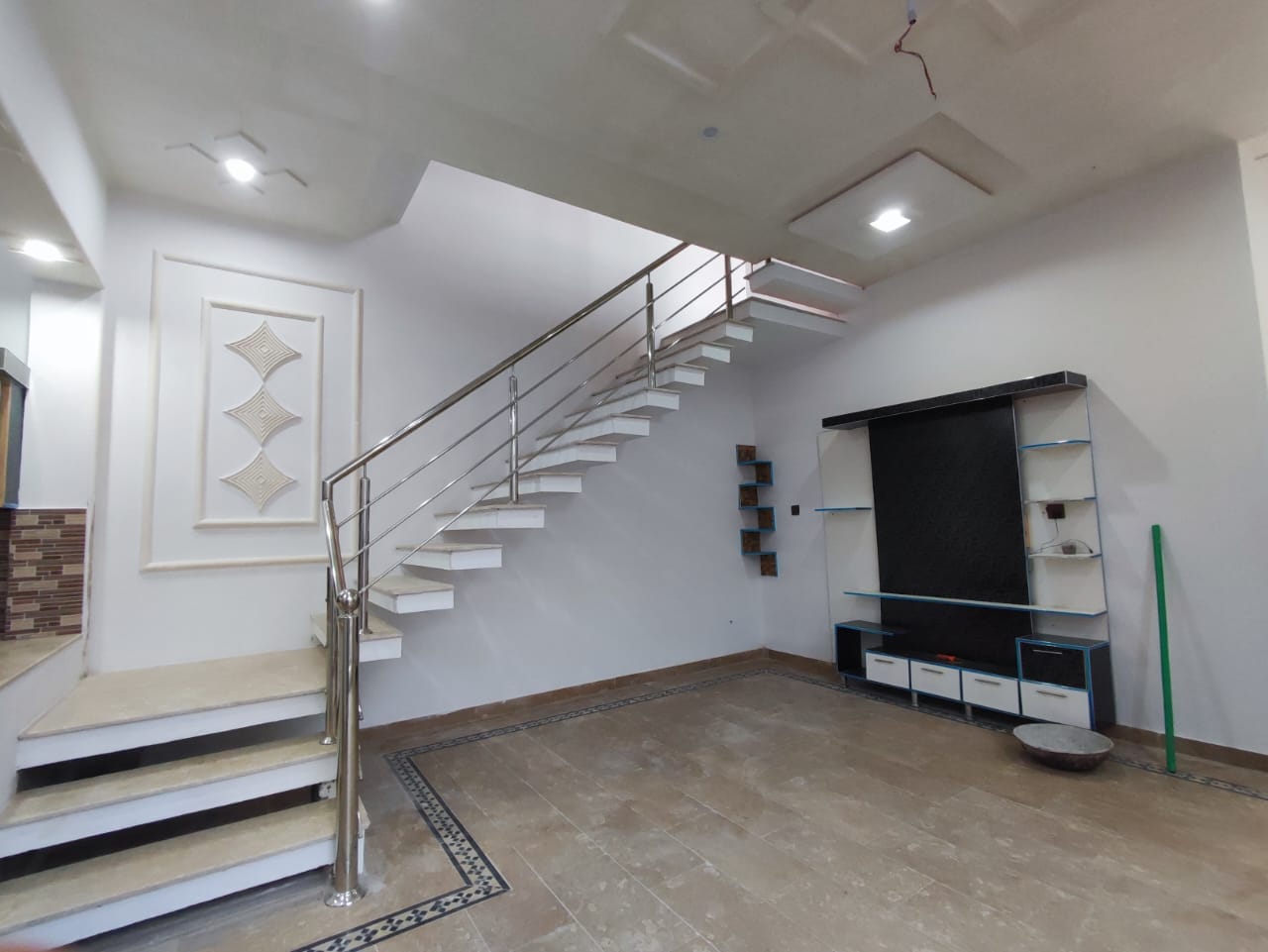 10 Marla Single Story House For Rent in Mps Road Fatima Avenue Multan