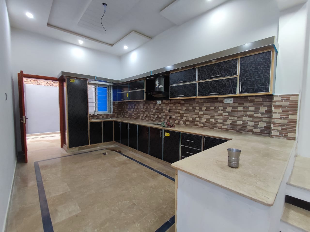 10 Marla Single Story House For Rent in Mps Road Fatima Avenue Multan