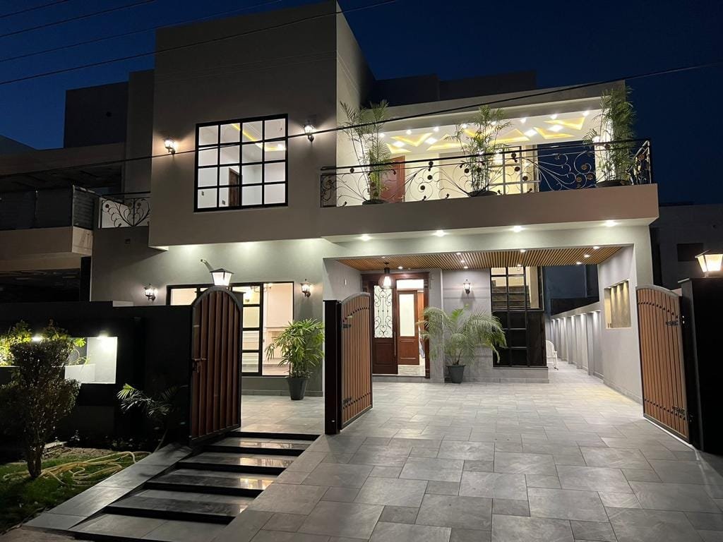 10 Marla House For Sale in Buch Villas Phase ii Multan