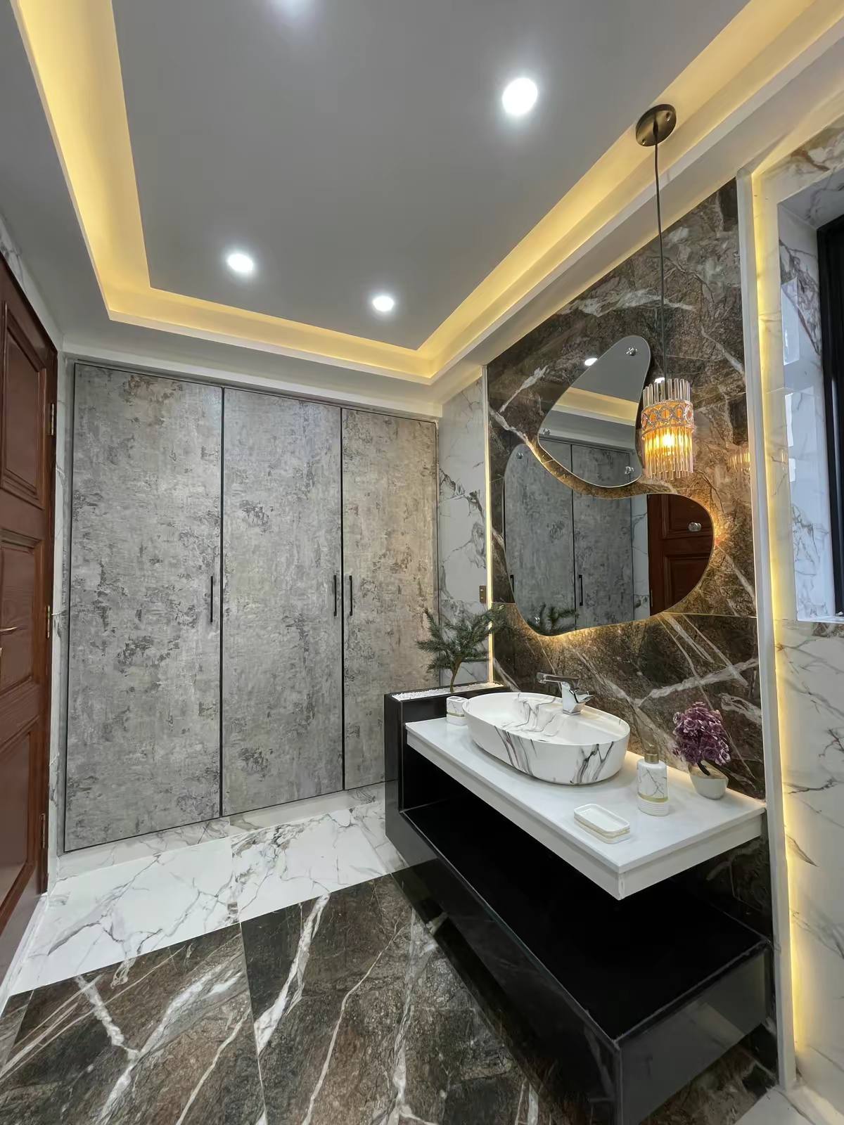 12 Marla Luxury Modern House For Sale Available in Royal Orchard Multan