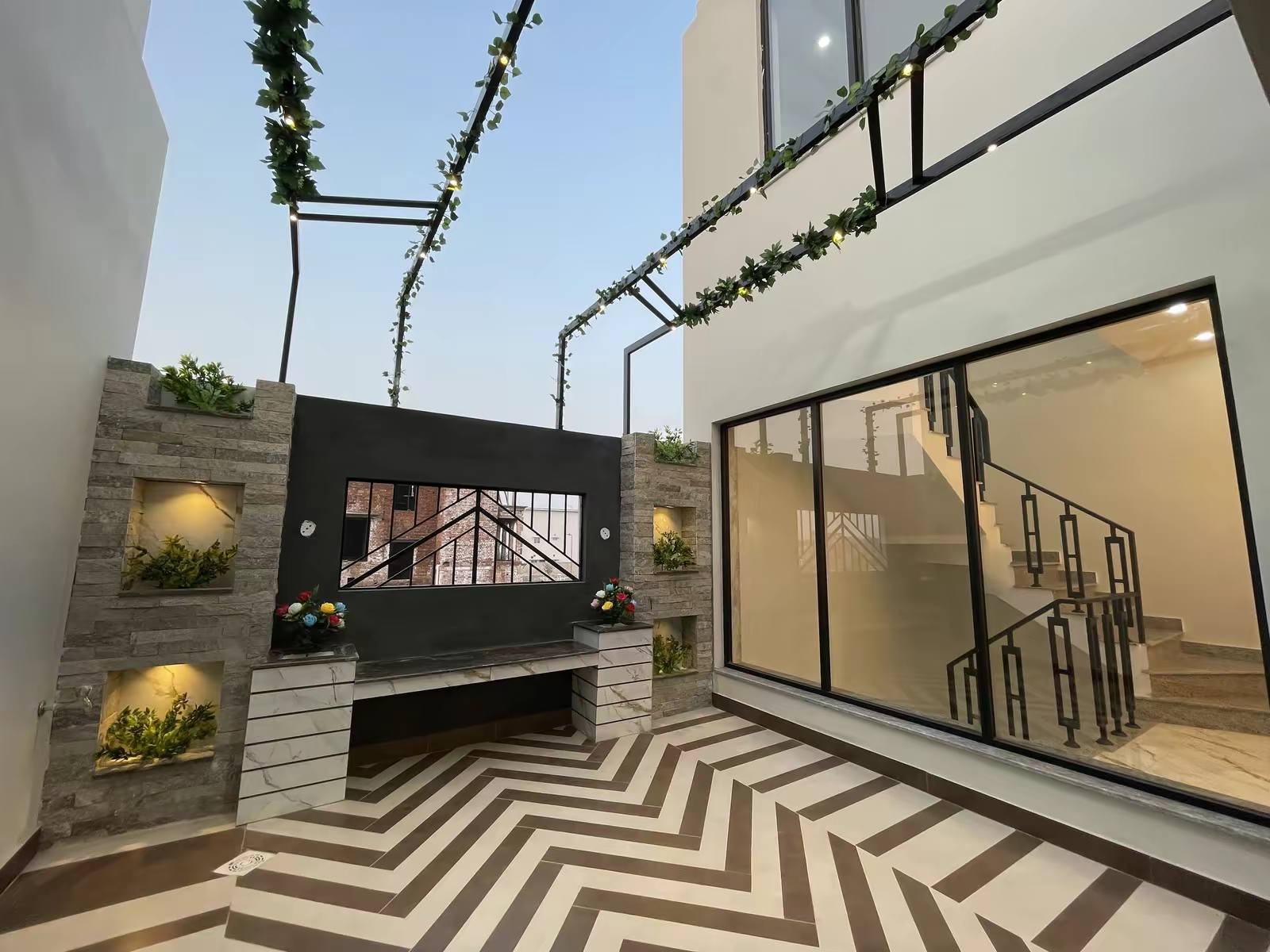 12 Marla Luxury Modern House For Sale Available in Royal Orchard Multan