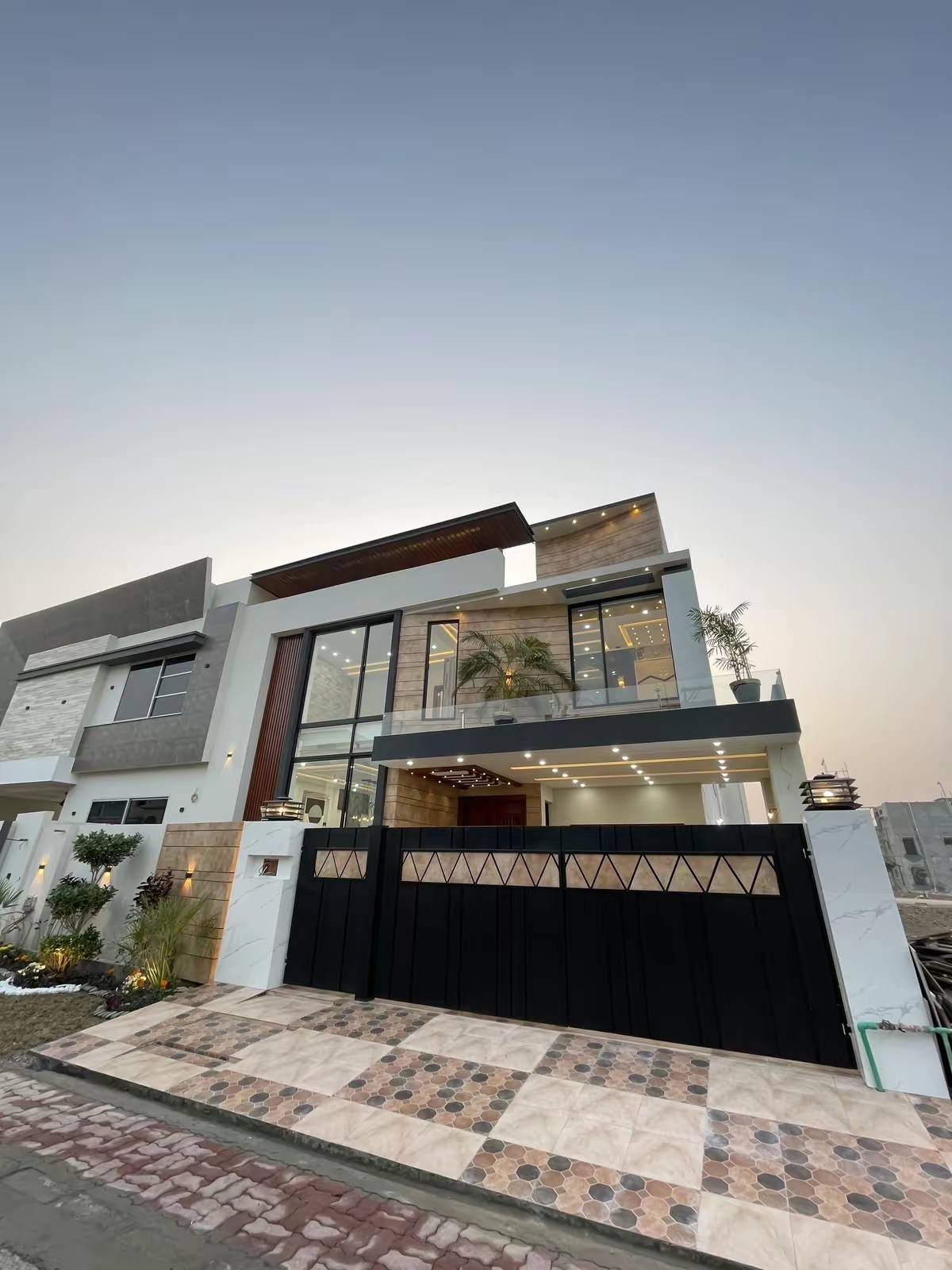 12 Marla Luxury Modern House For Sale Available in Royal Orchard Multan
