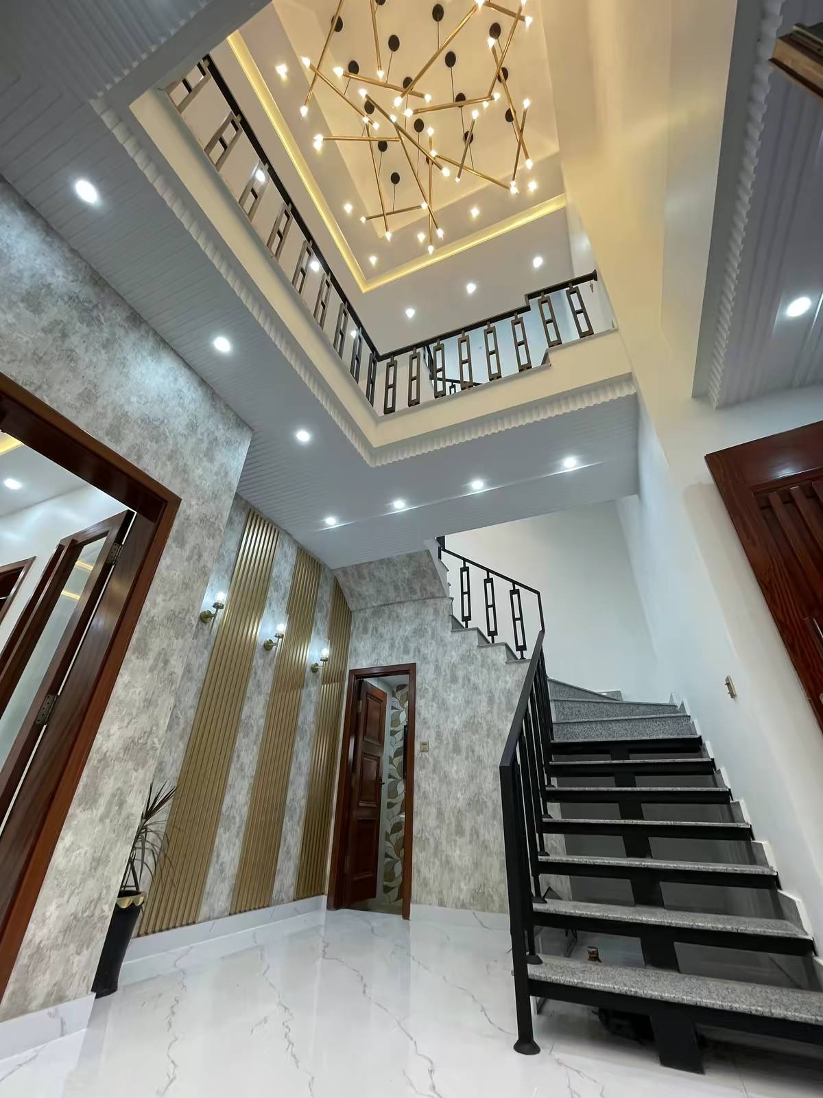 12 Marla Luxury Modern House For Sale Available in Royal Orchard Multan