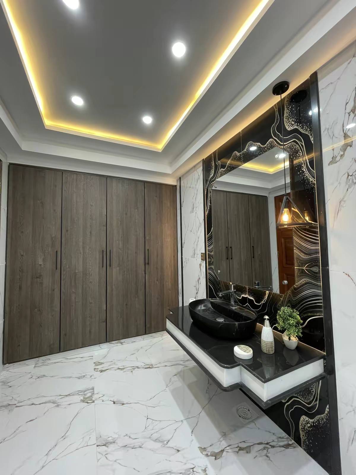 12 Marla Luxury Modern House For Sale Available in Royal Orchard Multan