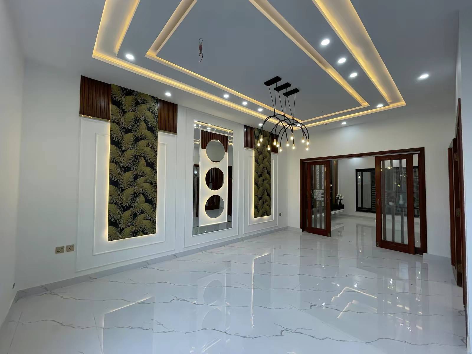 12 Marla Luxury Modern House For Sale Available in Royal Orchard Multan