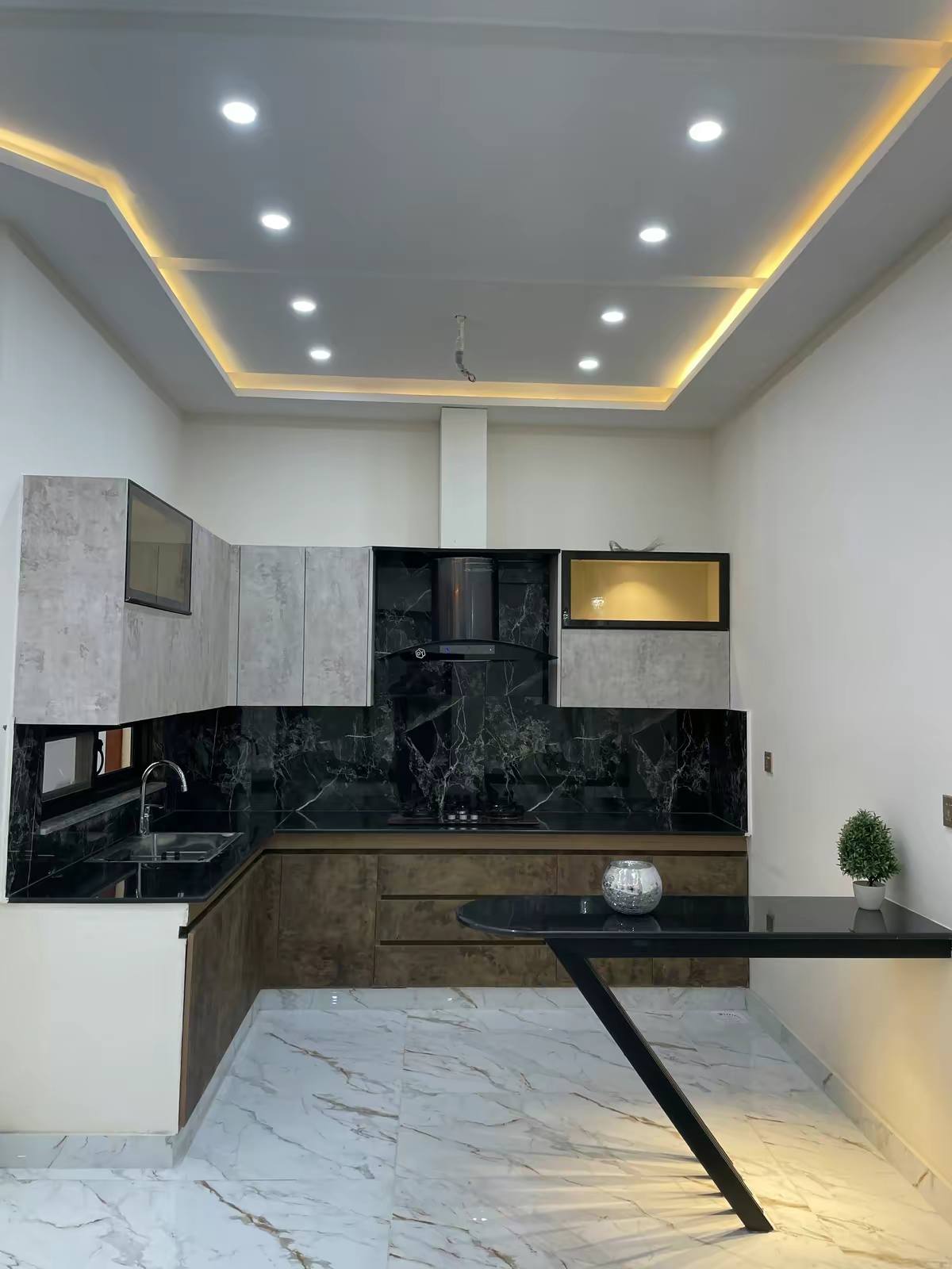 12 Marla Luxury Modern House For Sale Available in Royal Orchard Multan