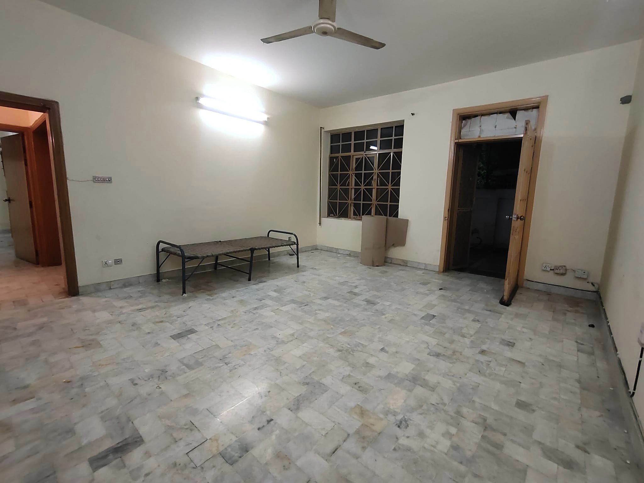 5 Marla Lower Ground Portion For Rent in F-11 Islamabad
