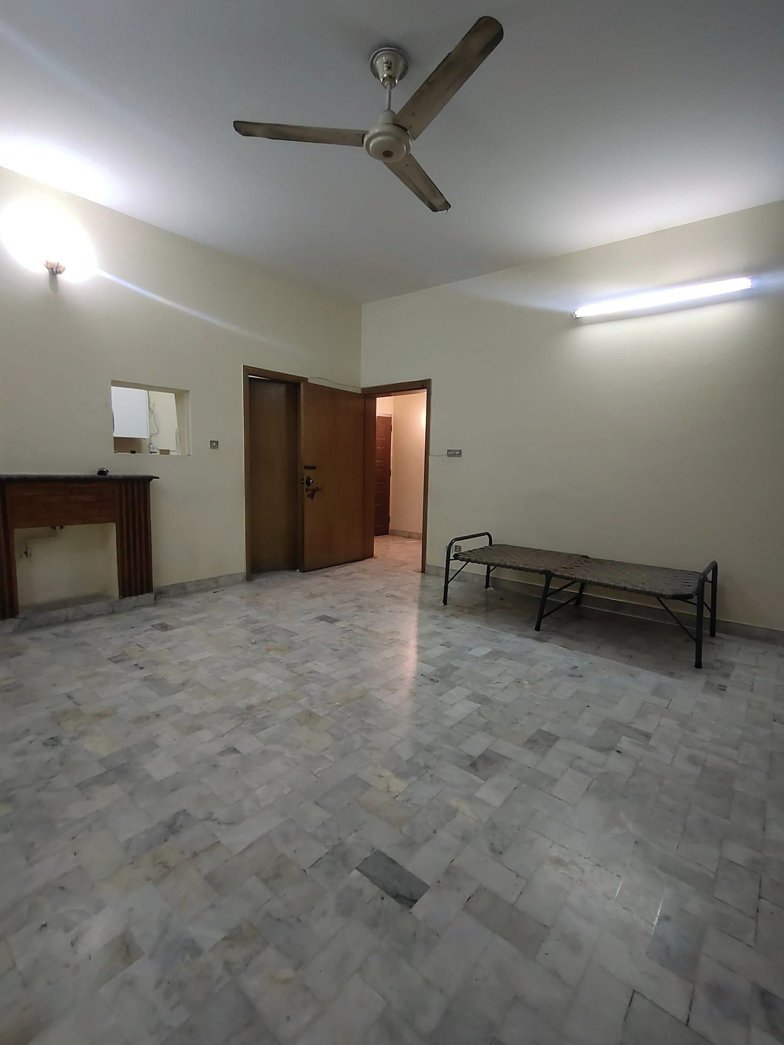 5 Marla Lower Ground Portion For Rent in F-11 Islamabad
