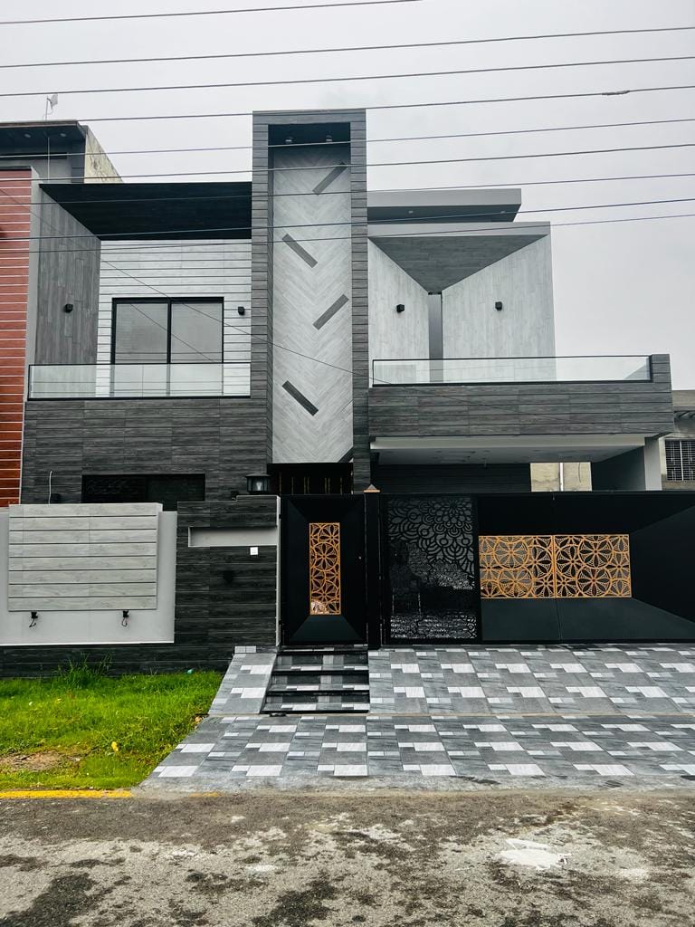 10 Marla modern house for sale in A block Central Park Housing scheme Ferozpur road Lahore