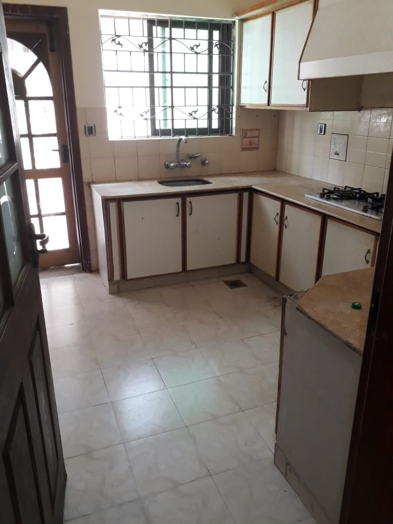 10 Marla Lower Portion Available For Rent in K3 Block Wapda Town Phase 1 Lahore