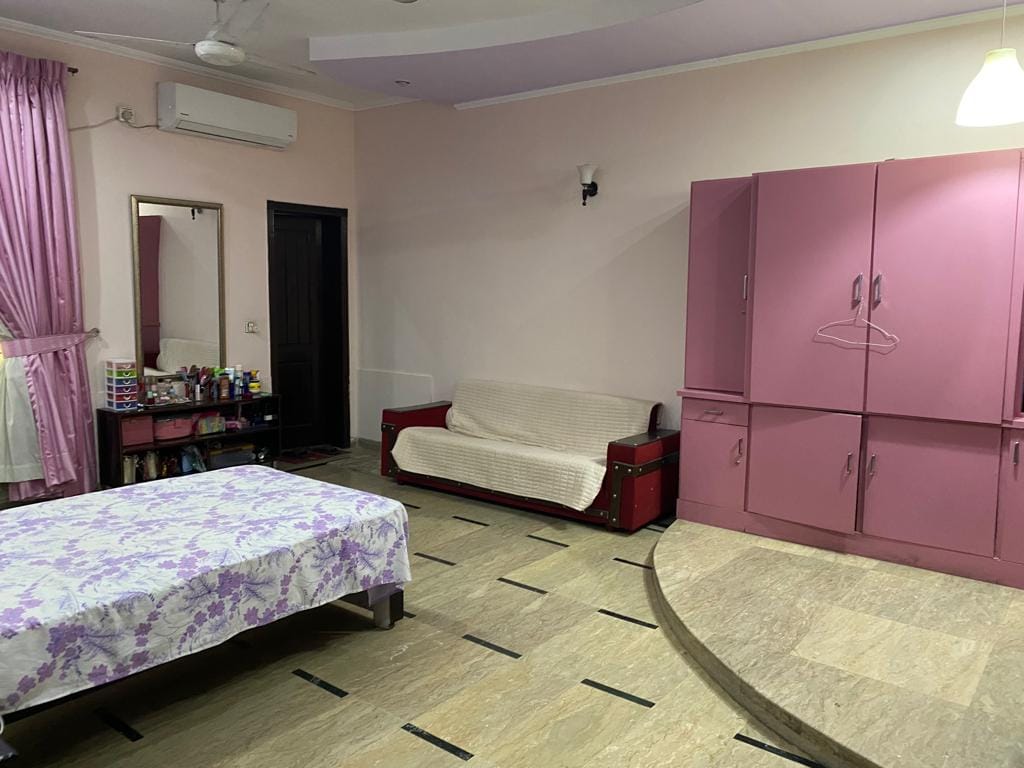 1 Kanal double-story house for sale 10 years used marble flooring in Wapda Town Phase 1 Lahore