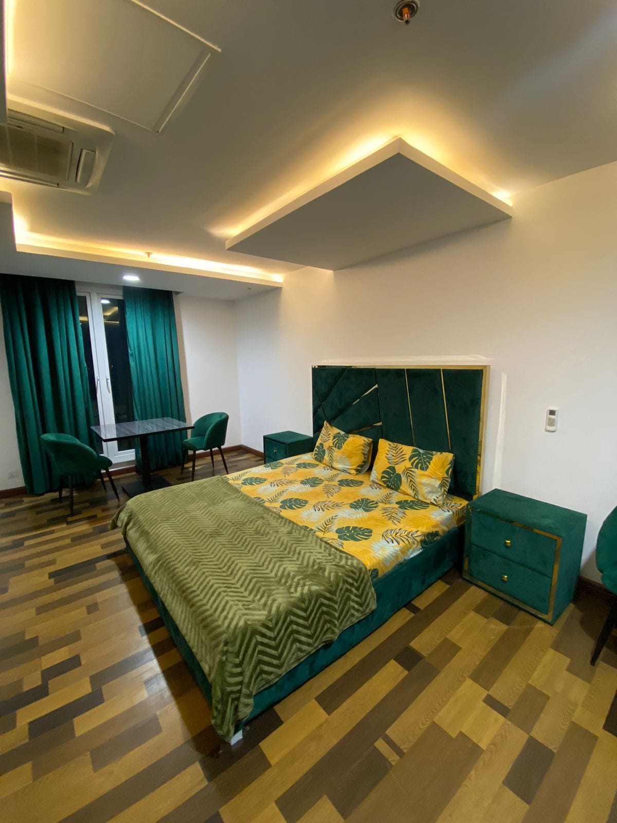 APARTMENT AVAILABLE FOR RENT  IN HEART OF DHA LAHORE PHASE 4