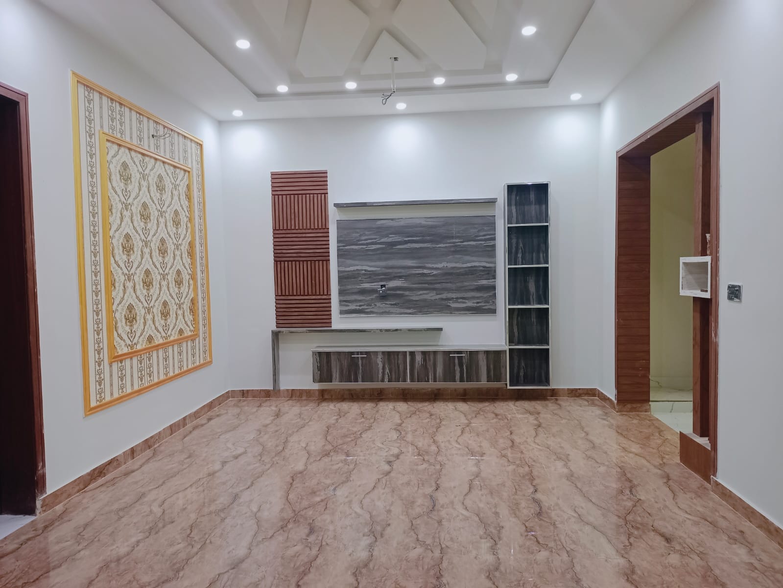 10 Marla bungalow Available For Sale in UET society Lahore