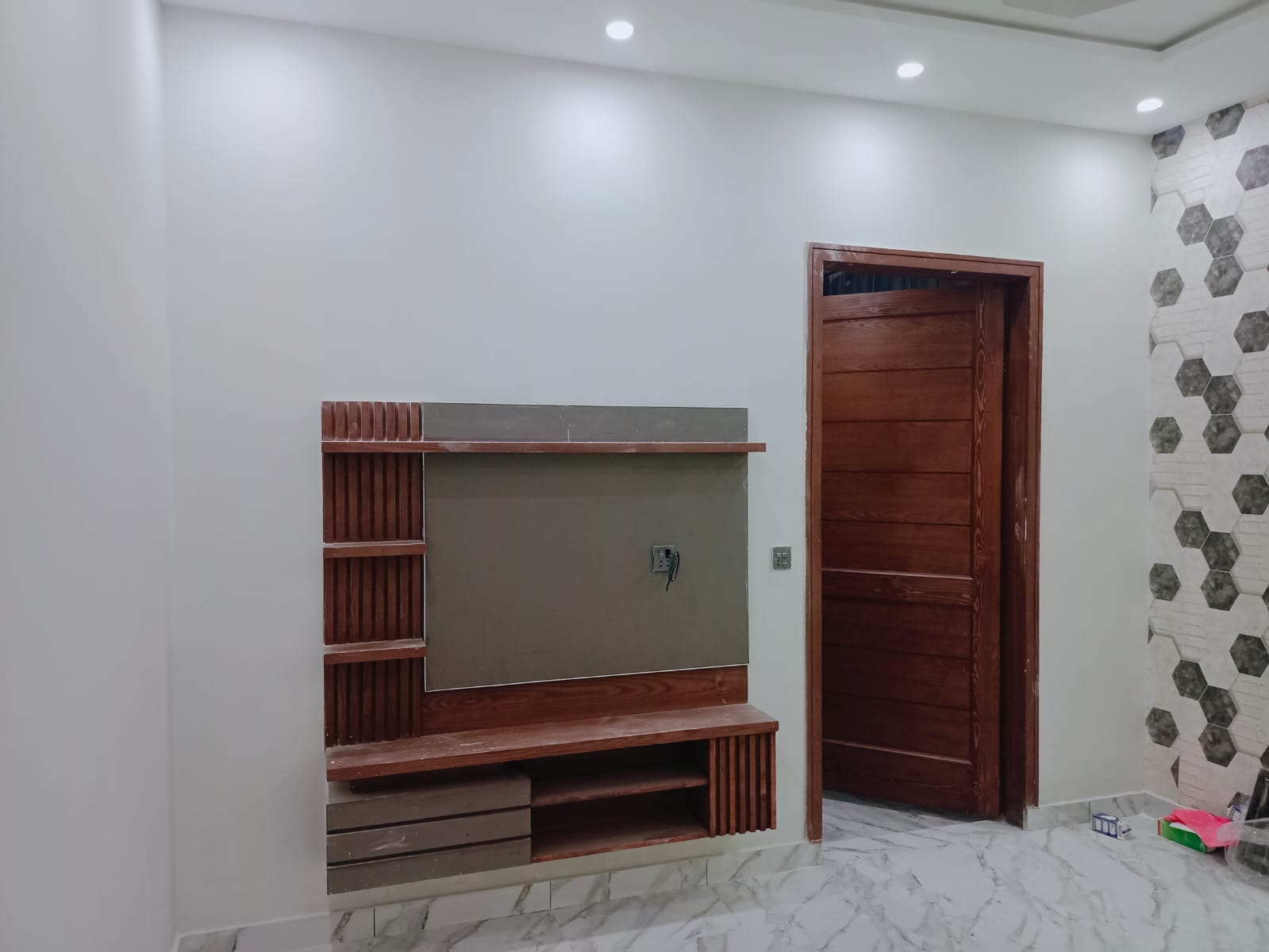 10 Marla bungalow Available For Sale in UET society Lahore