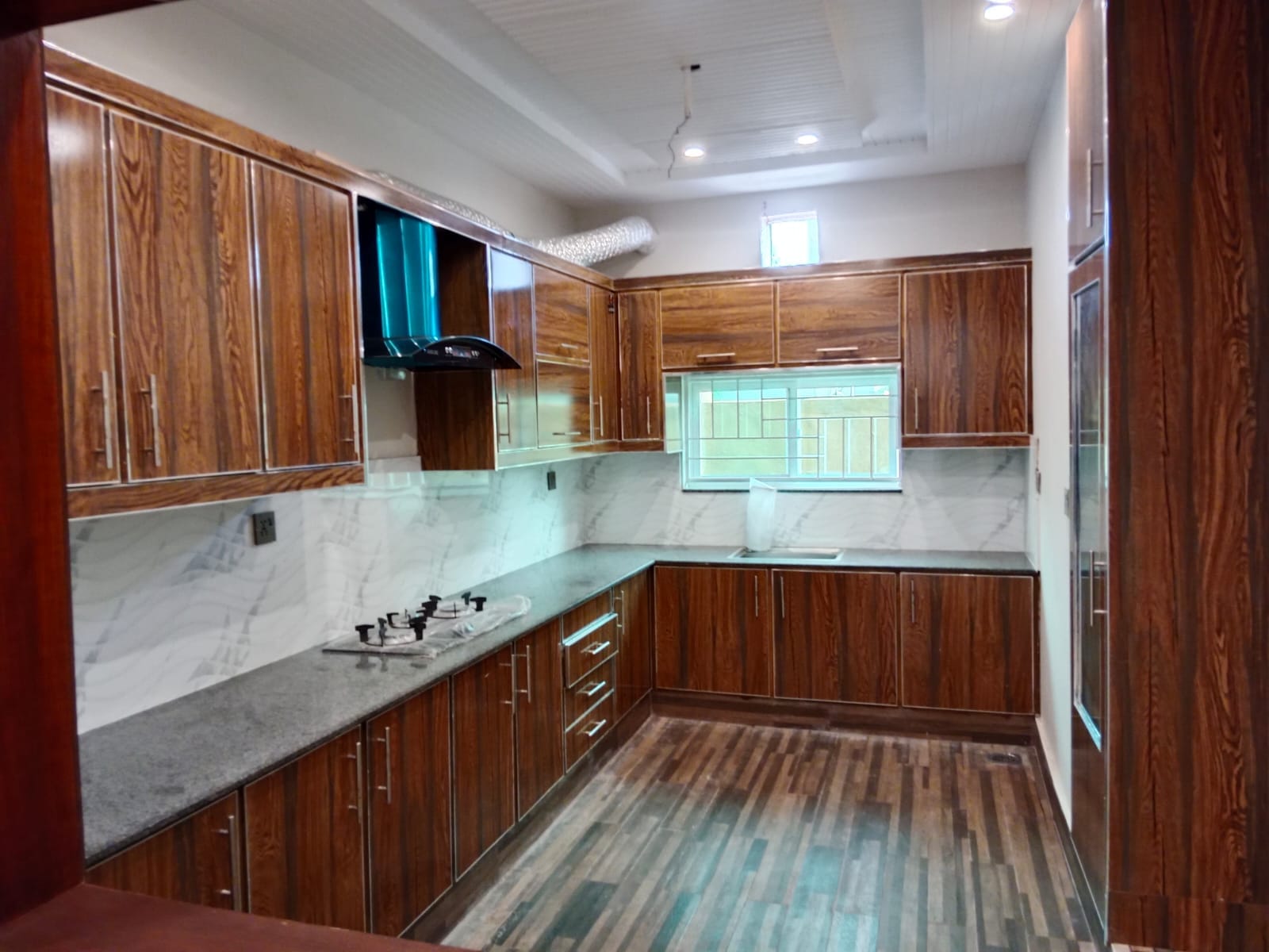 10 Marla corner bungalow Available For Sale in Nasheman e Iqbal phase 2 Lahore