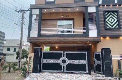 10 Marla corner bungalow Available For Sale in Nasheman e Iqbal phase 2 Lahore