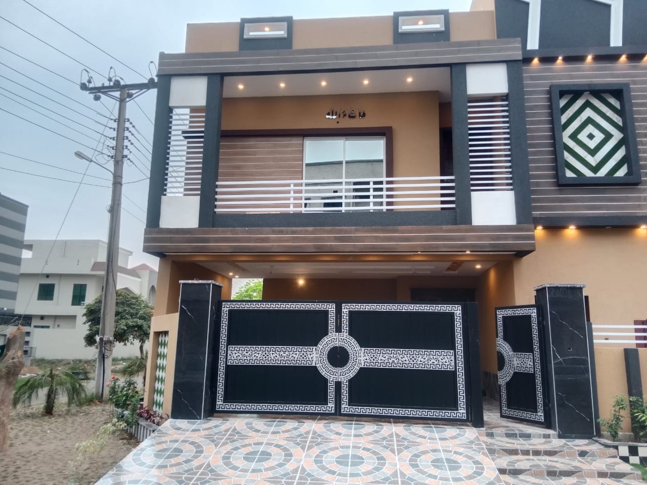 10 Marla corner bungalow Available For Sale in Nasheman e Iqbal phase 2 Lahore