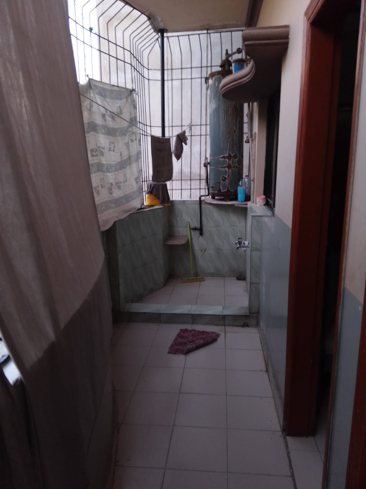 portion for sale in no 3  Block 3F Nazimabad Karachi