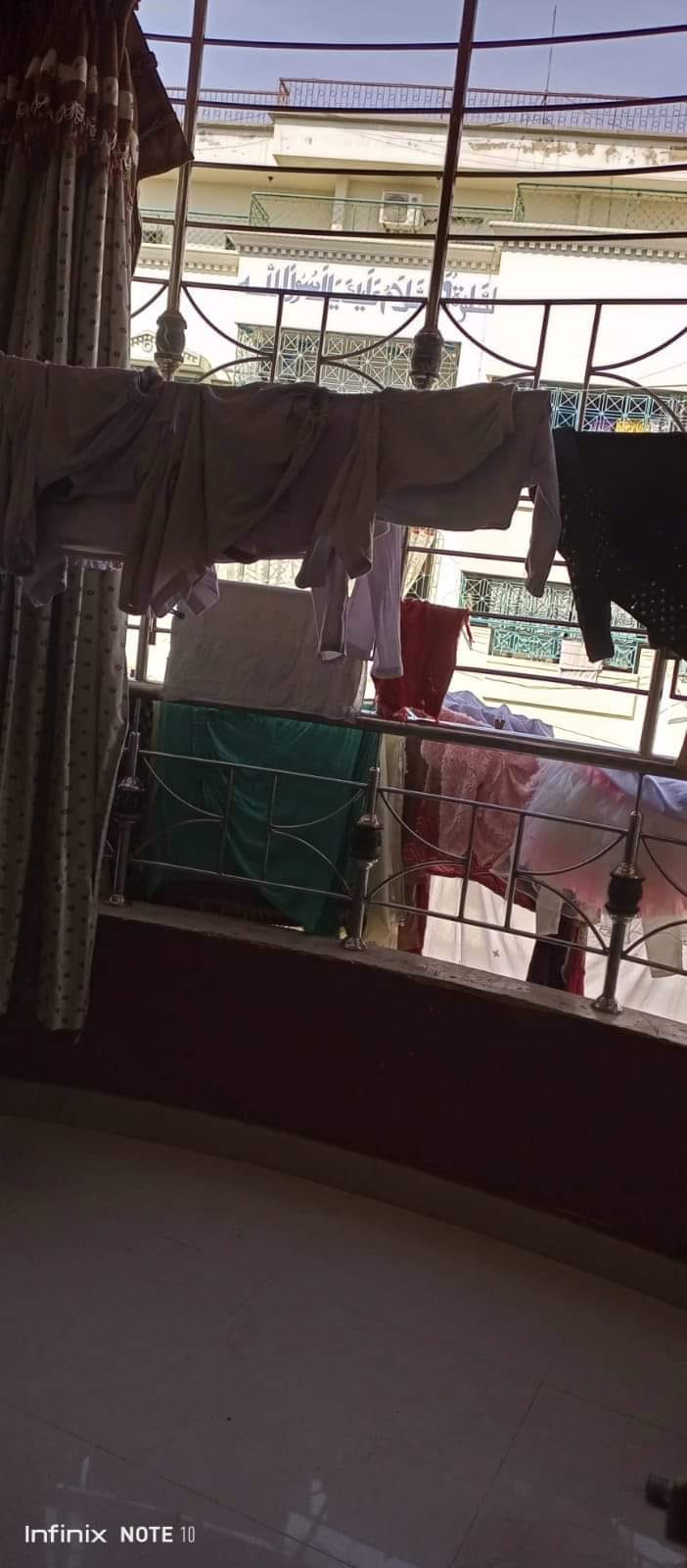 1500 square feet FLAT for SALE in Parsi Colony near Hussaini blood bank Karachi