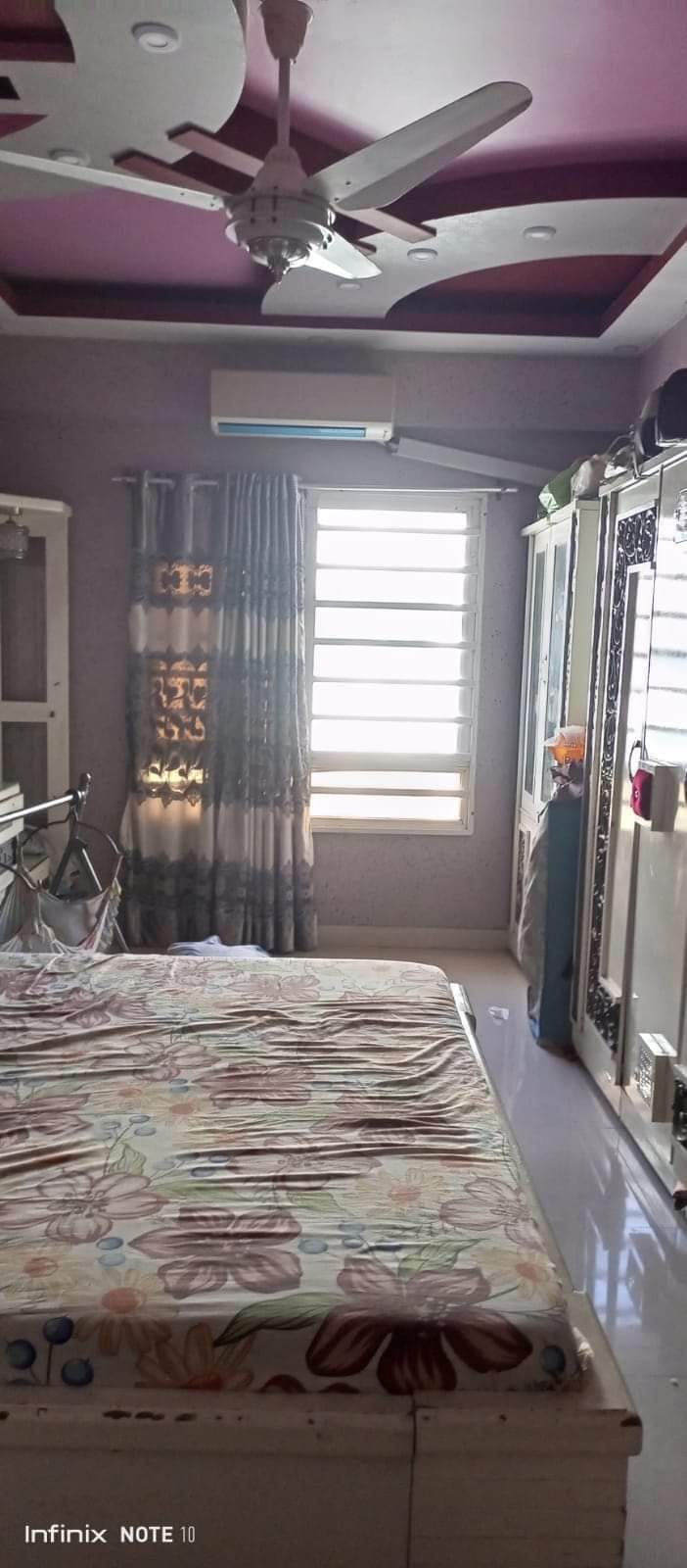 1500 square feet FLAT for SALE in Parsi Colony near Hussaini blood bank Karachi