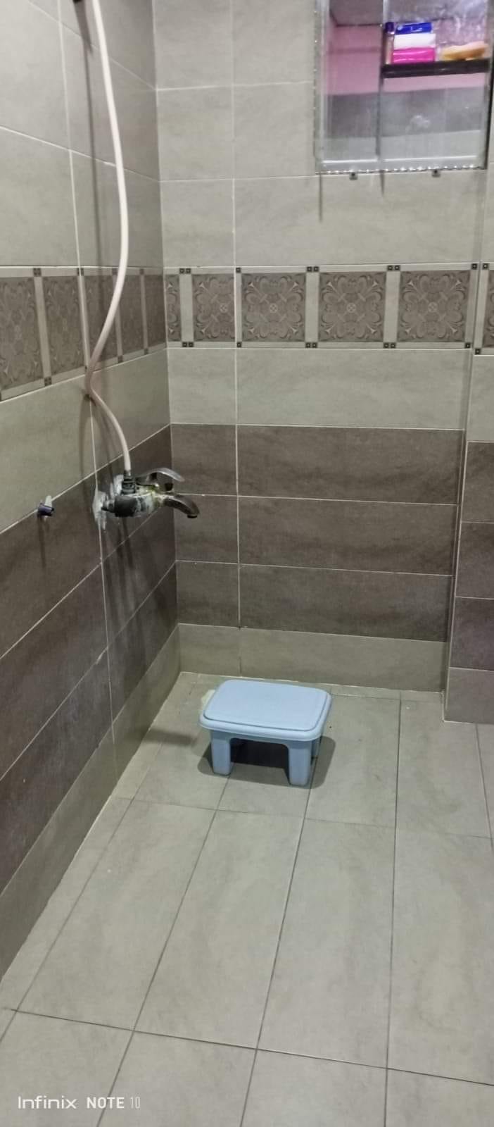 1500 square feet FLAT for SALE in Parsi Colony near Hussaini blood bank Karachi