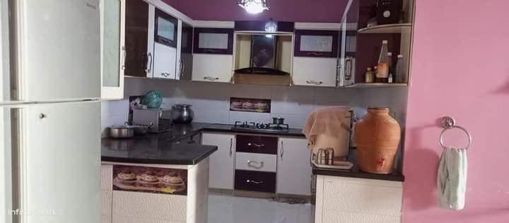 1500 square feet FLAT for SALE in Parsi Colony near Hussaini blood bank Karachi