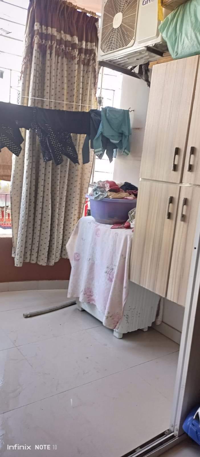 1500 square feet FLAT for SALE in Parsi Colony near Hussaini blood bank Karachi