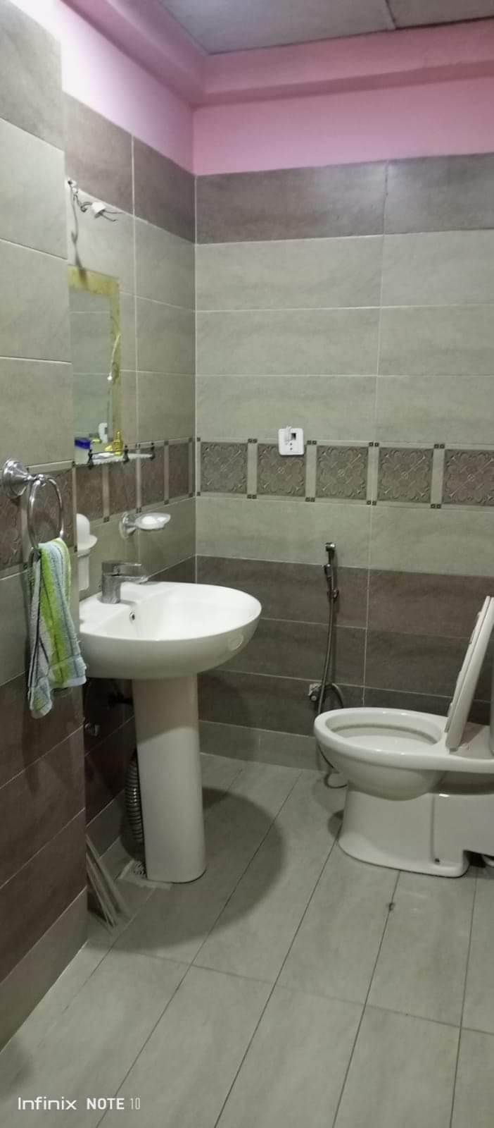 1500 square feet FLAT for SALE in Parsi Colony near Hussaini blood bank Karachi