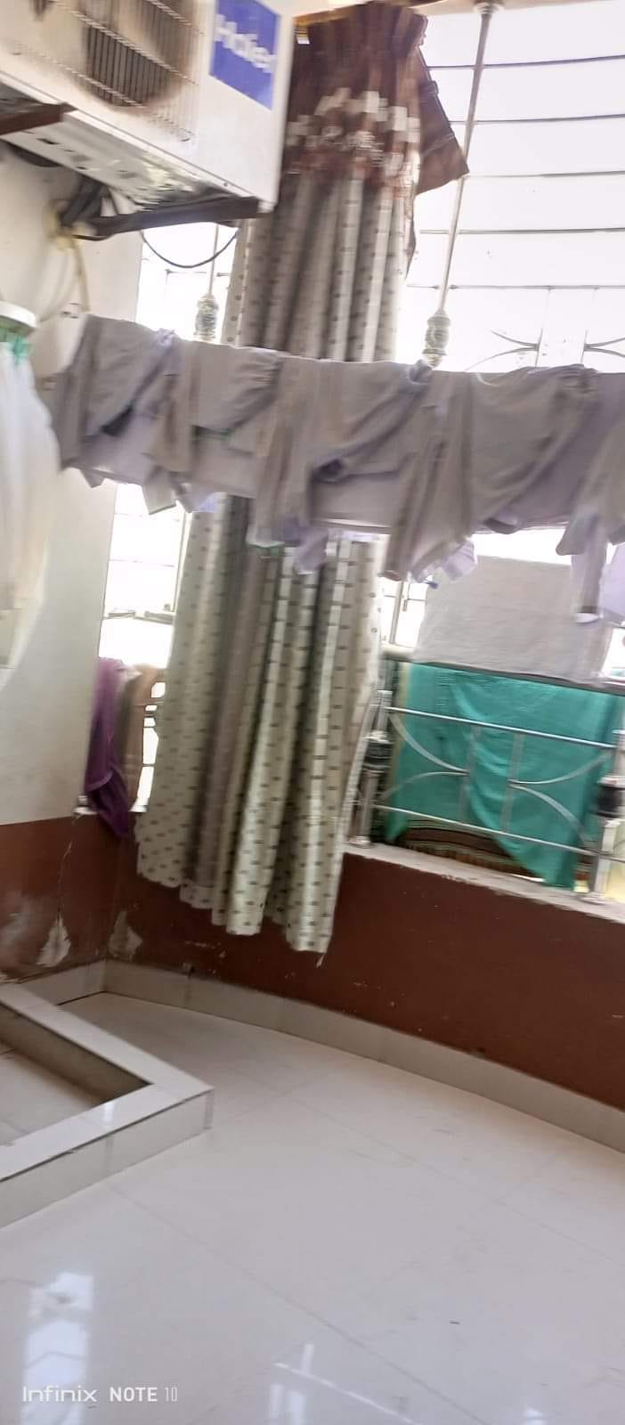 1500 square feet FLAT for SALE in Parsi Colony near Hussaini blood bank Karachi