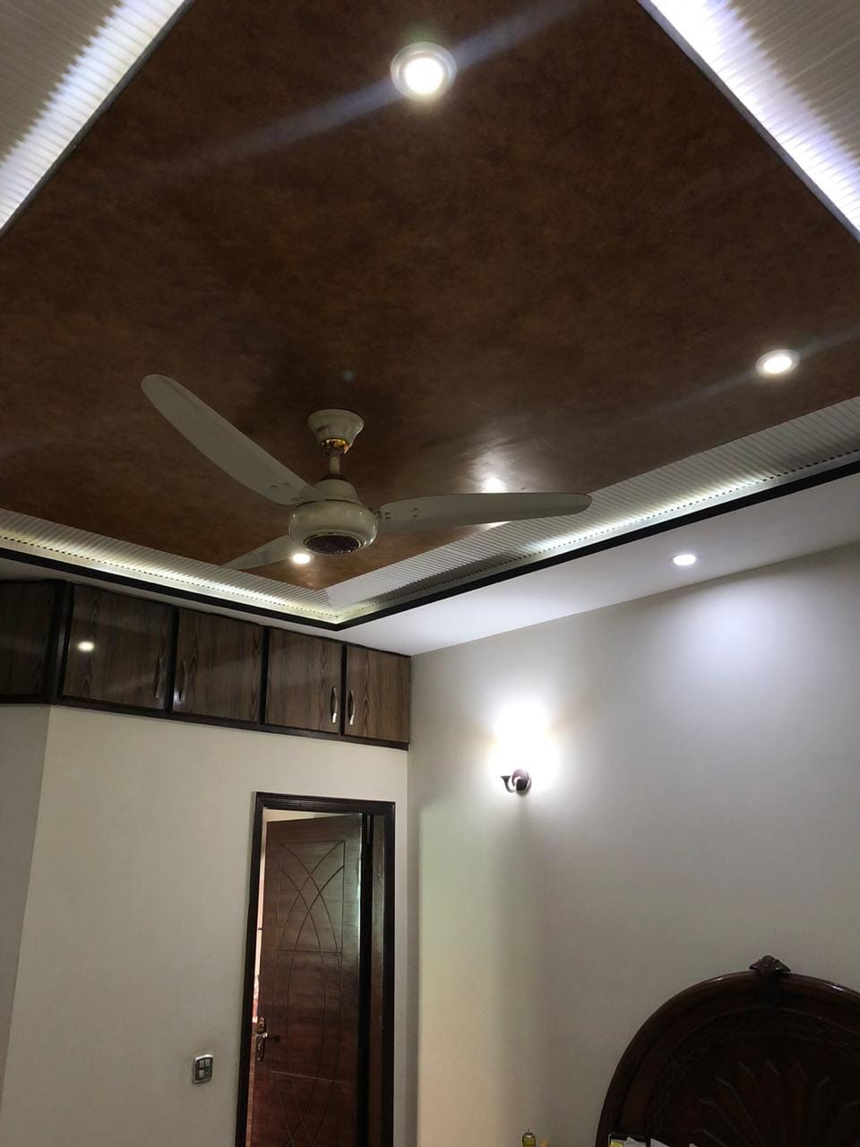 10 marla used a house with a basement for sale in  Bahria town Lahore