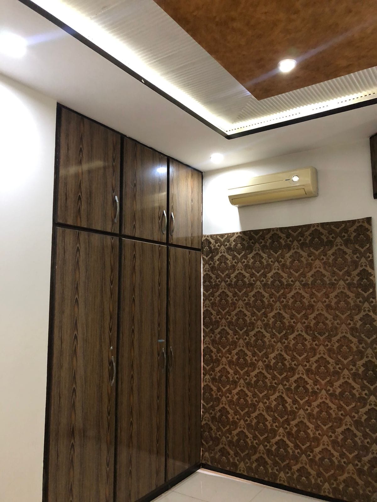 10 marla used a house with a basement for sale in  Bahria town Lahore