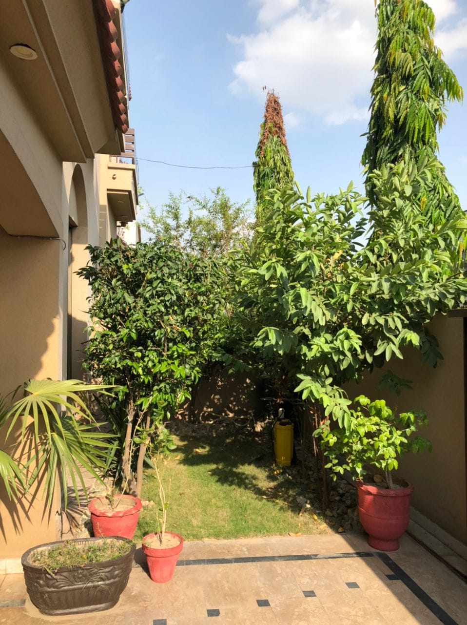 10 marla used a house with a basement for sale in  Bahria town Lahore