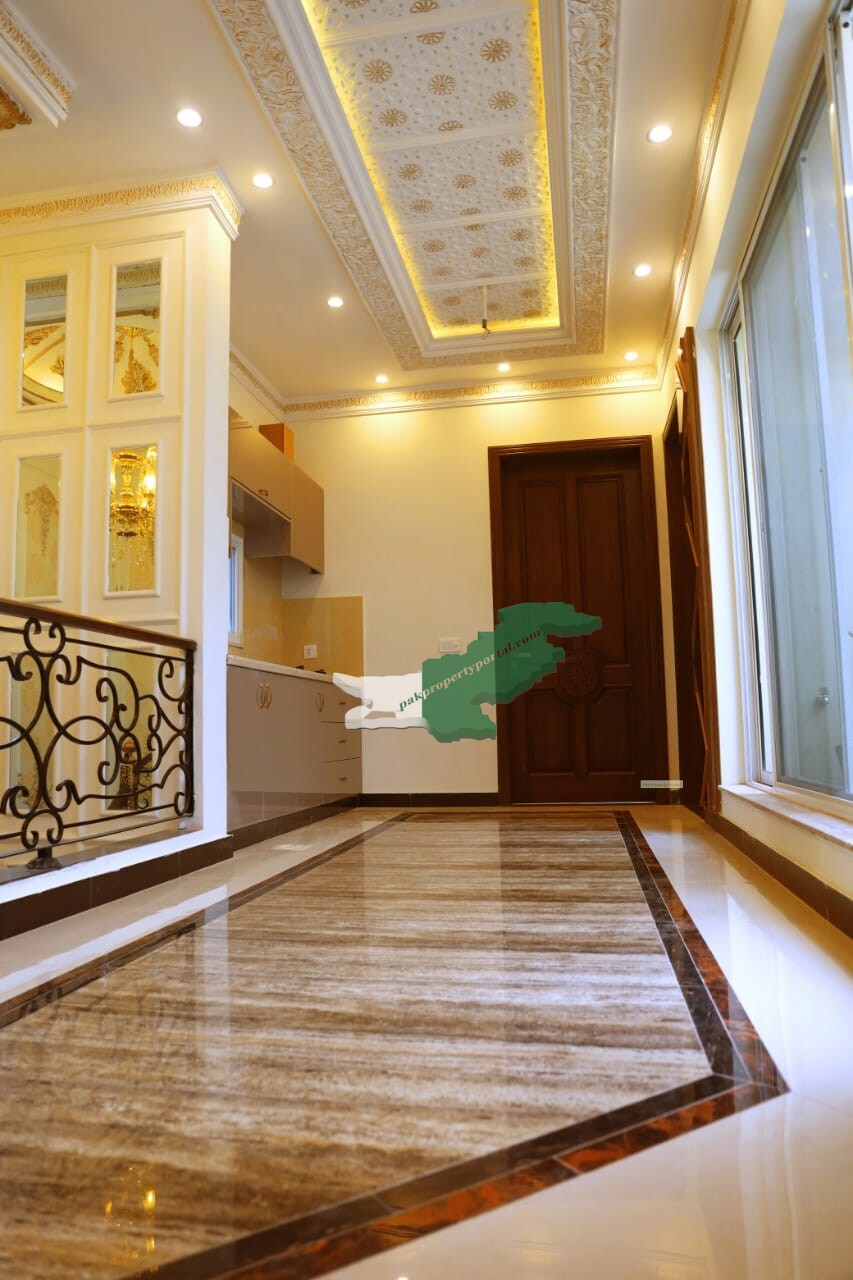 10 Marla Bungalow for Sale in DHA, Lahore