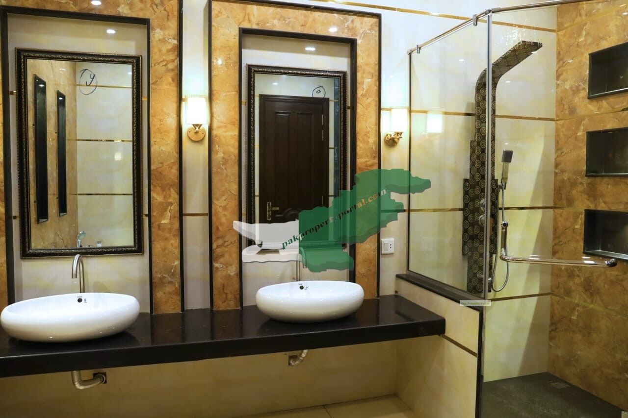 10 Marla Bungalow for Sale in DHA, Lahore