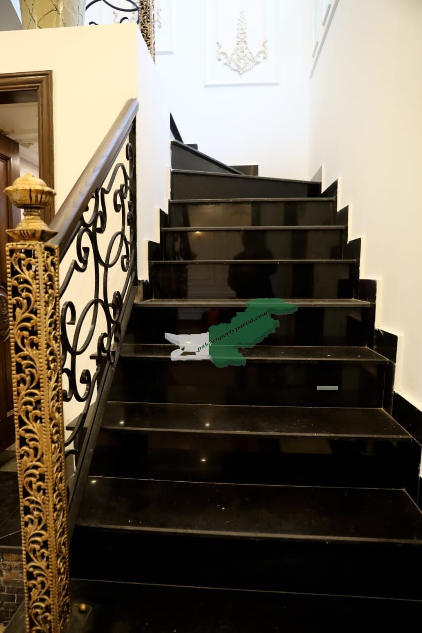 10 Marla Bungalow for Sale in DHA, Lahore