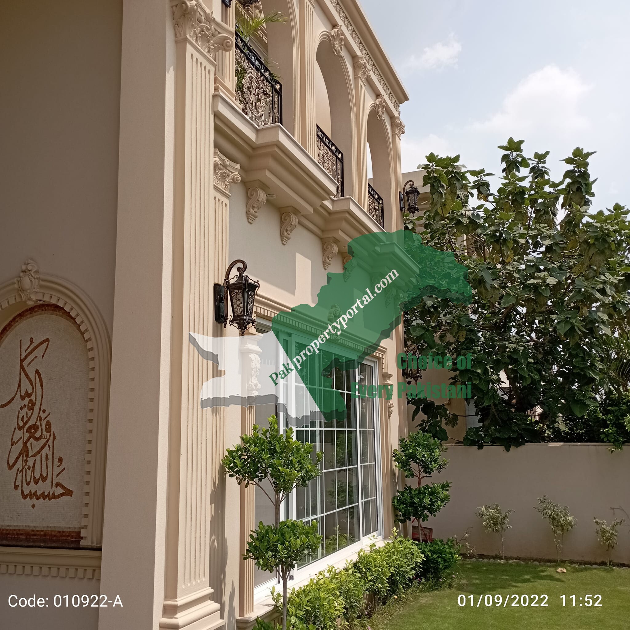 1 Kanal Bright & Spacious Turkish Bungalow For Sale in Phase 6 DHA Lahore