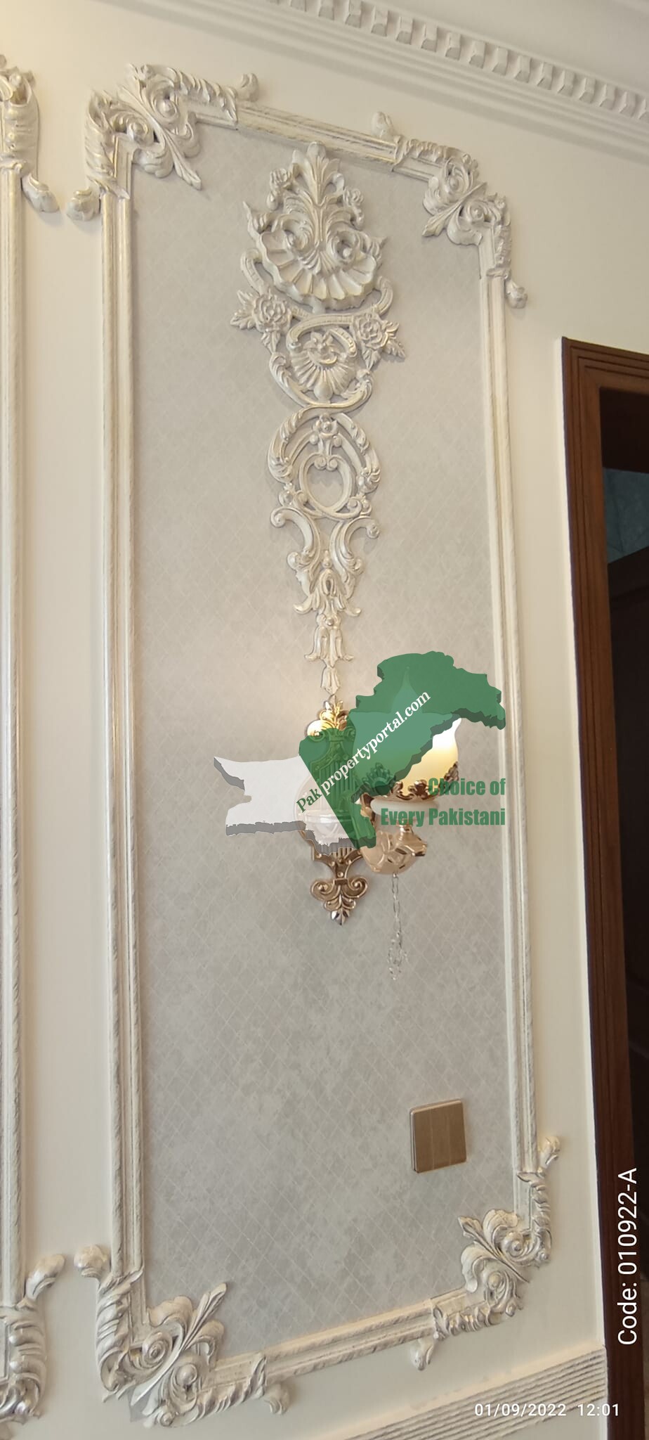 1 Kanal Bright & Spacious Turkish Bungalow For Sale in Phase 6 DHA Lahore