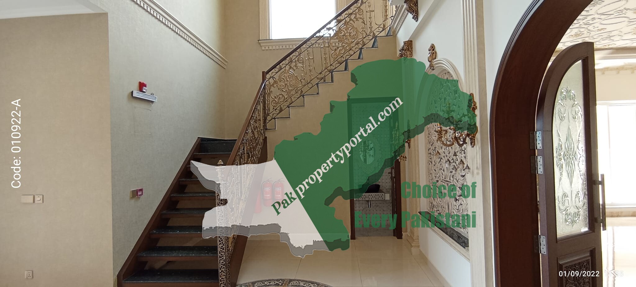 1 Kanal Bright & Spacious Turkish Bungalow For Sale in Phase 6 DHA Lahore