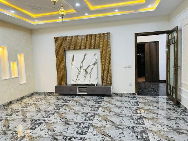 10 Marla modern house for sale in Wapda town phase 2 Multan