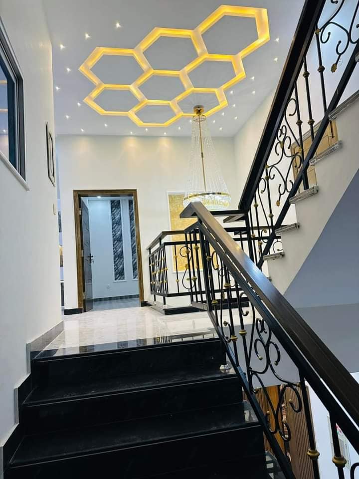 10 Marla modern house for sale in Wapda town phase 2 Multan